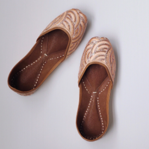 Purchase our exclusive Juttis from Leenzy. We also sell juttis for men, juttis for kids, wedges, mules and Kolhapuri. Check our website Today.